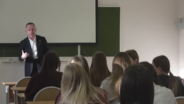 Диалог на равных