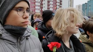 Возложение цветов к памятнику учениками школы 1018