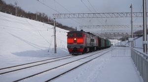Тепловоз 2ТЭ10У-0340Б/0540А на подъёме.