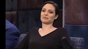 Анджелина Джоли и её навыки владения ножом | «Поздний вечер с Конаном О’Брайеном»