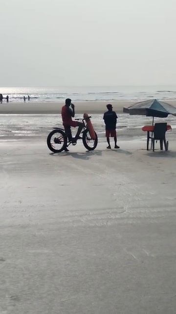 Капитан спасателей проверяет посты