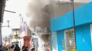 Десять человек стали жертвами взрыва и пожара в караоке-баре на юго-востоке Перу