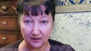 Шиньон с аксессуарами: стильная повседневная причёска