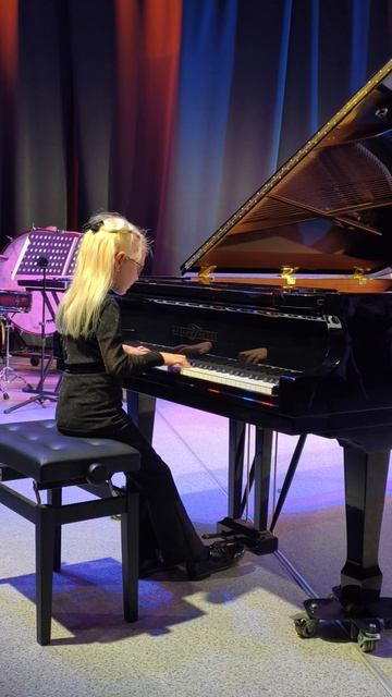 Софья Микаелян Маленький вальс. Исполняет Маргарита Рядчина. Санкт-Петербург