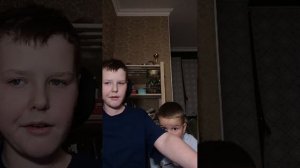 стримлю вместе с братом