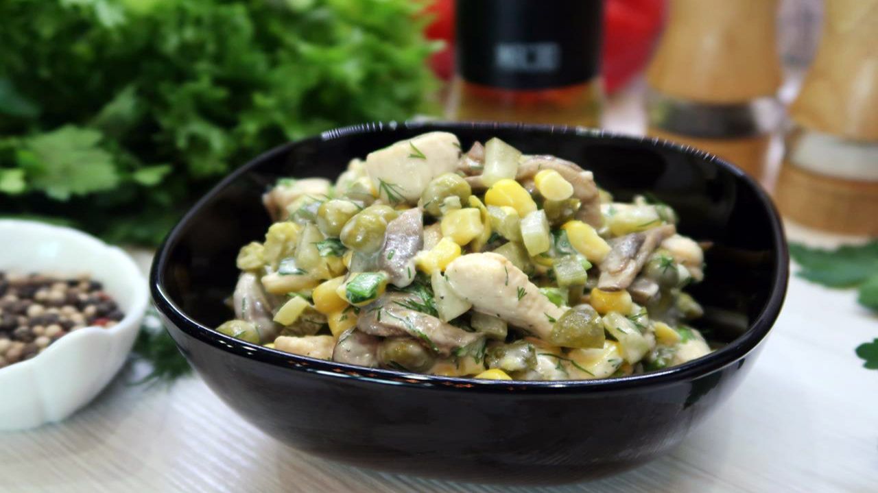 Салат Улетный - быстрый салат с курицей на праздничный стол