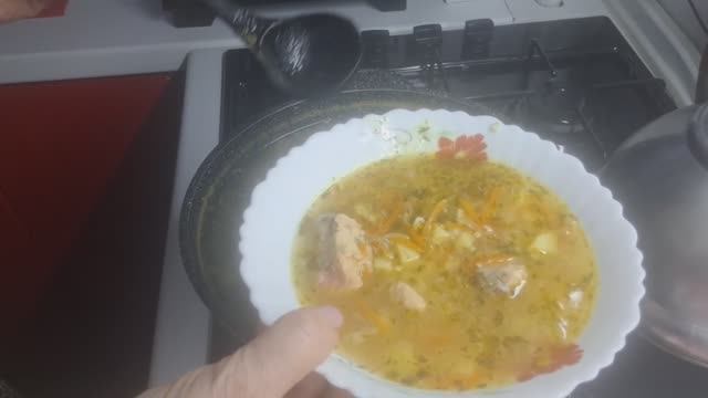 Лёгкий супчик с рыбными консервами