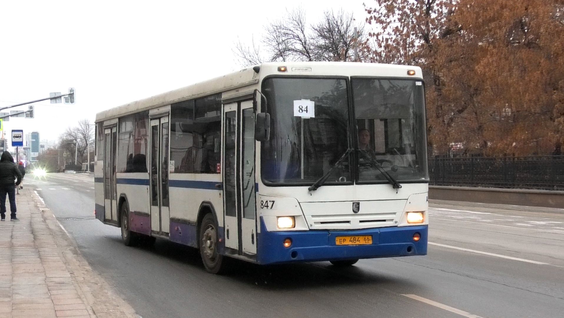 Автобус НефАЗ-5299-20-32 борт. №847 маршрут 84 на остановке "Оперный театр"