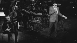 Владислав Косарев и Виктор Смолий. Течет река Волга.