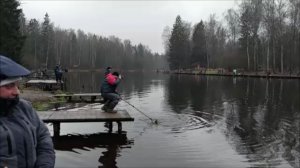 Поимки форели на спиннинг и закидушки. Клёвое место, Лосиный остров, верхний водоём.