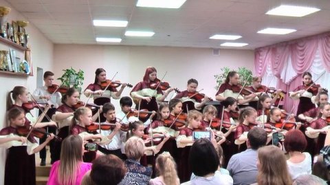 Сводный ансамбль скрипачей ДШИ "Гармония" - "Алёша"