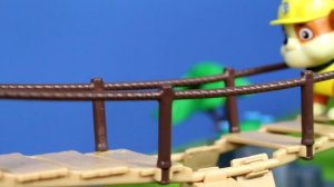 Тайна гаражного подземелья — машинки раскрывают заговор!