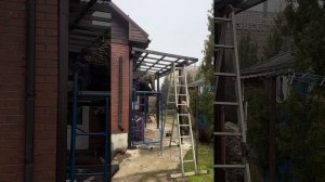 Навес над входом в дом и тел террасы #спецкаркас #навесы