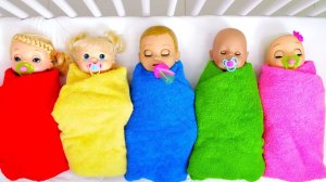 Ты спишь, брат Джон, Линда, Притворяешься, что играешь с куклами