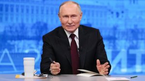 Россияне штурмуют линию Путина: четверть миллиона обращений, кол-центр работает без сна