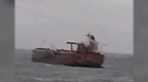 Появились кадры терпящего бедствие у берегов Болгарии танкера Kairos.