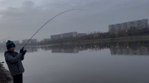 Как сбрасывают воду на Москве-реке и какие сюрпризы она преподносит #мормышинг #микроджиг