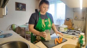 Завтрак для любимой семьи // Суп с фрикадельками // Салат с морковью