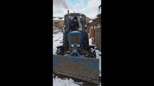 Трактор Беларусь. синий трактор.