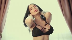 Красивая девушка позирует.18+.Эротика.