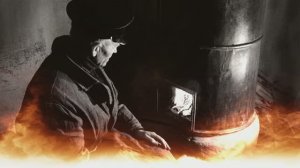 Огонь в печурке догорает