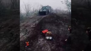 Колонна бронетехники ВС РФ на дорогах ДНР.