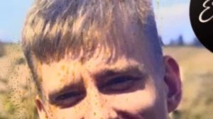 Замироточили фото погибших российских воинов. После молитвы за упокой..mp4