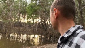 Дом под землей - разгребаю после потопа. Болото за окном.