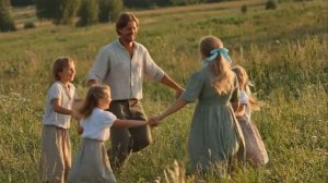 на лугу растет трава.mp4