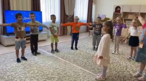 Один день из жизни воспитателя. Все роли исполняют воспитанники