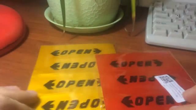 Светоотражающие наклейки на автомобиль open желтого и красного цвета