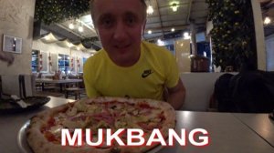 Мукбанг. Зашел в Итальянский ресторан на Пхукете. Пробую пиццу в Таиланде.