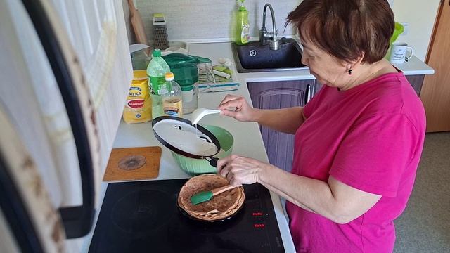 Блины и наводнение| Разговор на кухне| Печём блины| Двое дома смотреть онлайн