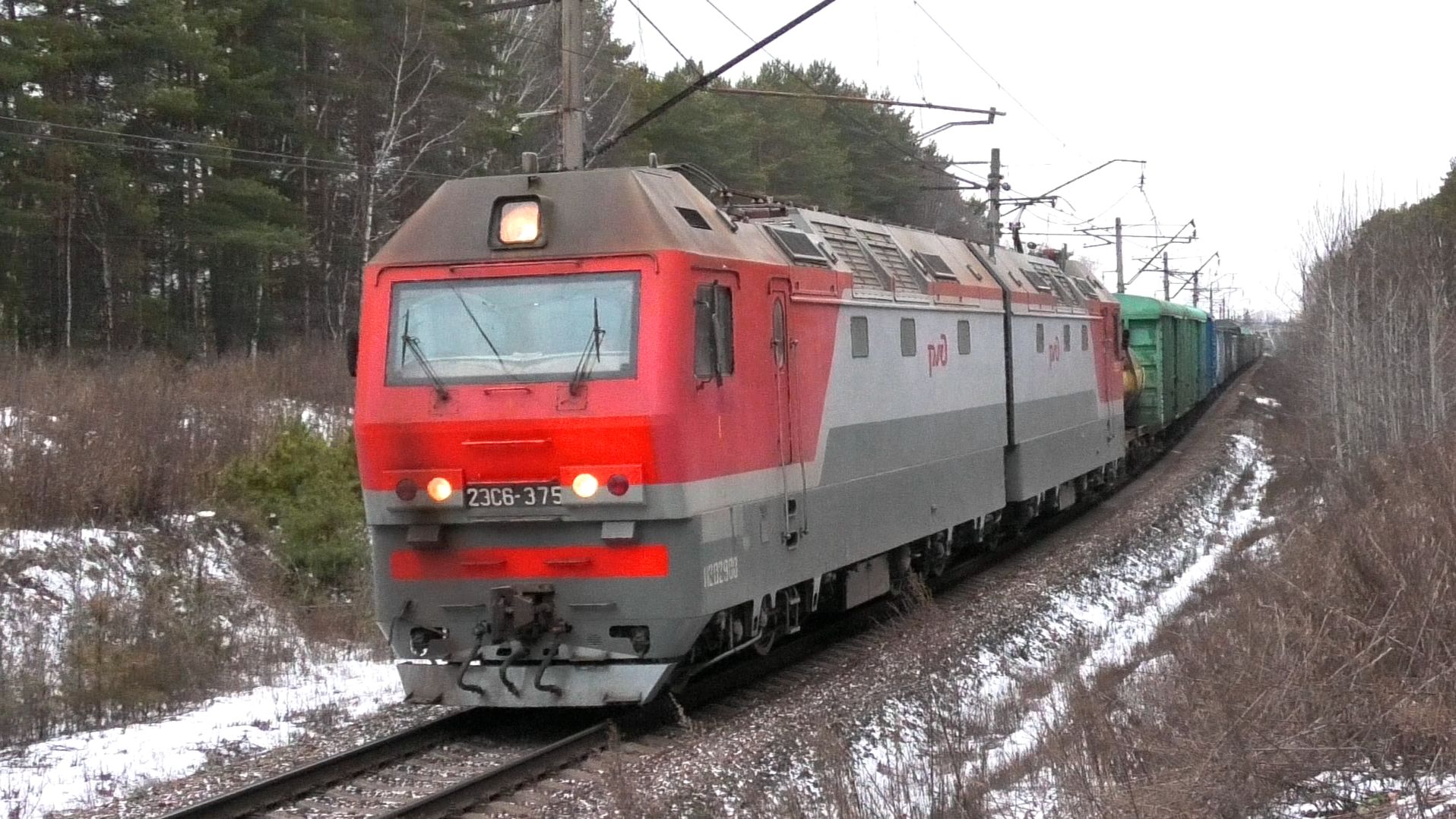 2ЭС6-375 "Синара" с грузовым поездом