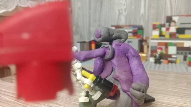 пластилиновый титан фонарик мен против лего