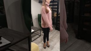 Фотосессия вязанных джемперов из пряжи с пайетками. Пряжей торгуем на Валдберис.