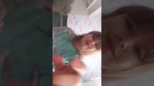 ева собирается  на гигимнастику