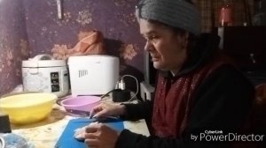 Про меня печатали в газете, готовлю ужин.