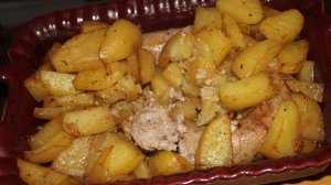 Картофель по деревенски с домашней колбасой.