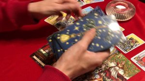 О чем он молчит? Его внутренний монолог о вас? Гадание Таро