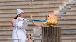 Олимпийский огонь передали организаторам Игр 2026 года в Италии