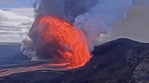Мощные оранжево-красные фонтаны: появились кадры извержения вулкана Килауэа на Гавайях.