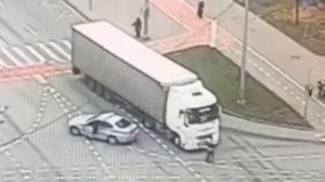 Гаишник в Москве остановил грузовик, водитель которого потерял сознание