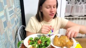 люблю копченые крылья/ с салатом/ мукбанг