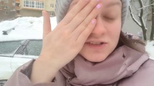 наконец то выбрались на улицу/ прогулка возле  дома/ расчищаем наш сугроб/