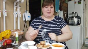 МУКБАНГ// ЕДА// БЛИНЫ НА ЗАВТРАК// ОТВЕЧАЮ  НА КОМЕНТЫ