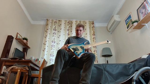 Обзор сборки и звука доработанной китайской безголовой мультимензурной электрогитары Grote 7 струн смотреть онлайн