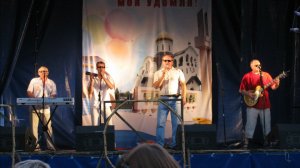 Один среди картин_Вечерний гость