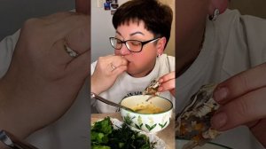 Организмы проверила/По ценам прошлась/Пора перекусить перед обедом/Мукбанг