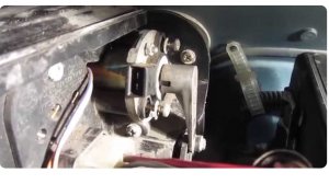 Не греет печка на ВАЗ 2110? Замена моторедуктора заслонки отопителя